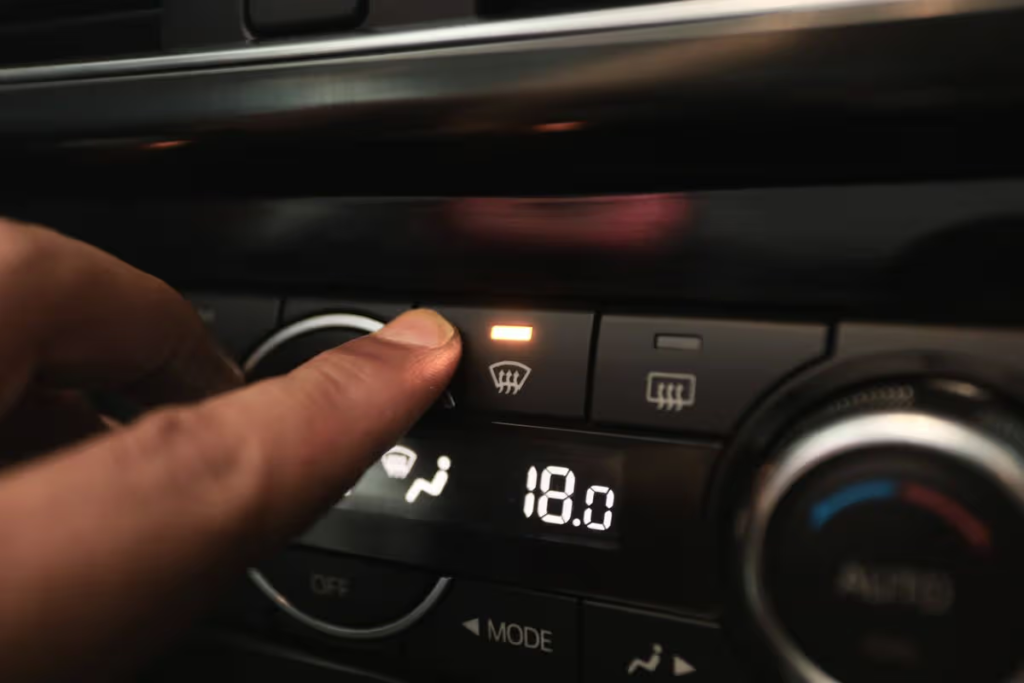 Defog-button-for-windshield-clean